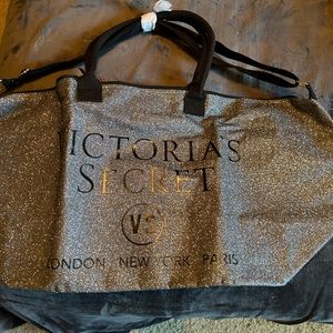 Stylish weekender bag or beach bag